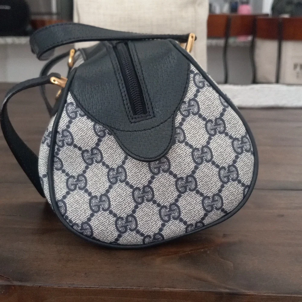 Authentic Vintage Gucci GG Monogram Supreme Tubular Satchel Bag - Picture 4 of 10